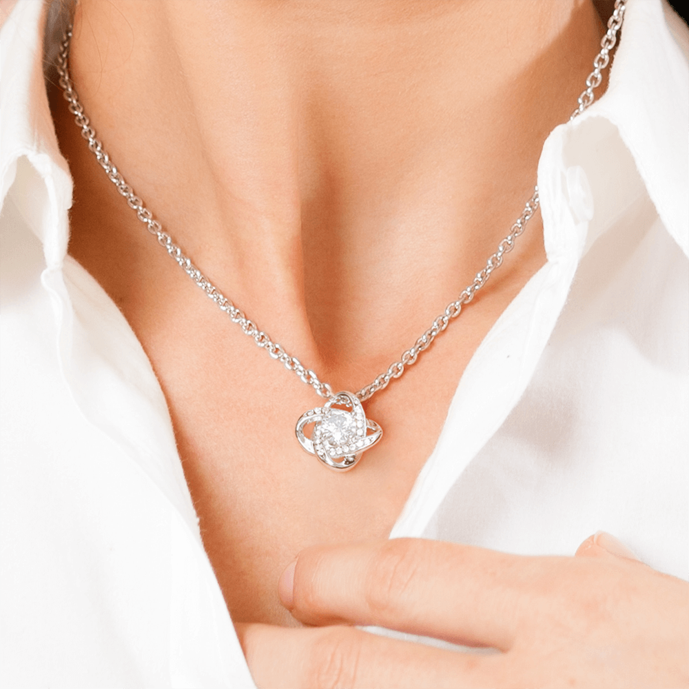 Collar "Luz de tu Valentía" (Love Knot - Hija) – El Nudo Eterno de tu Fuerza Radiante ✨🎀💖