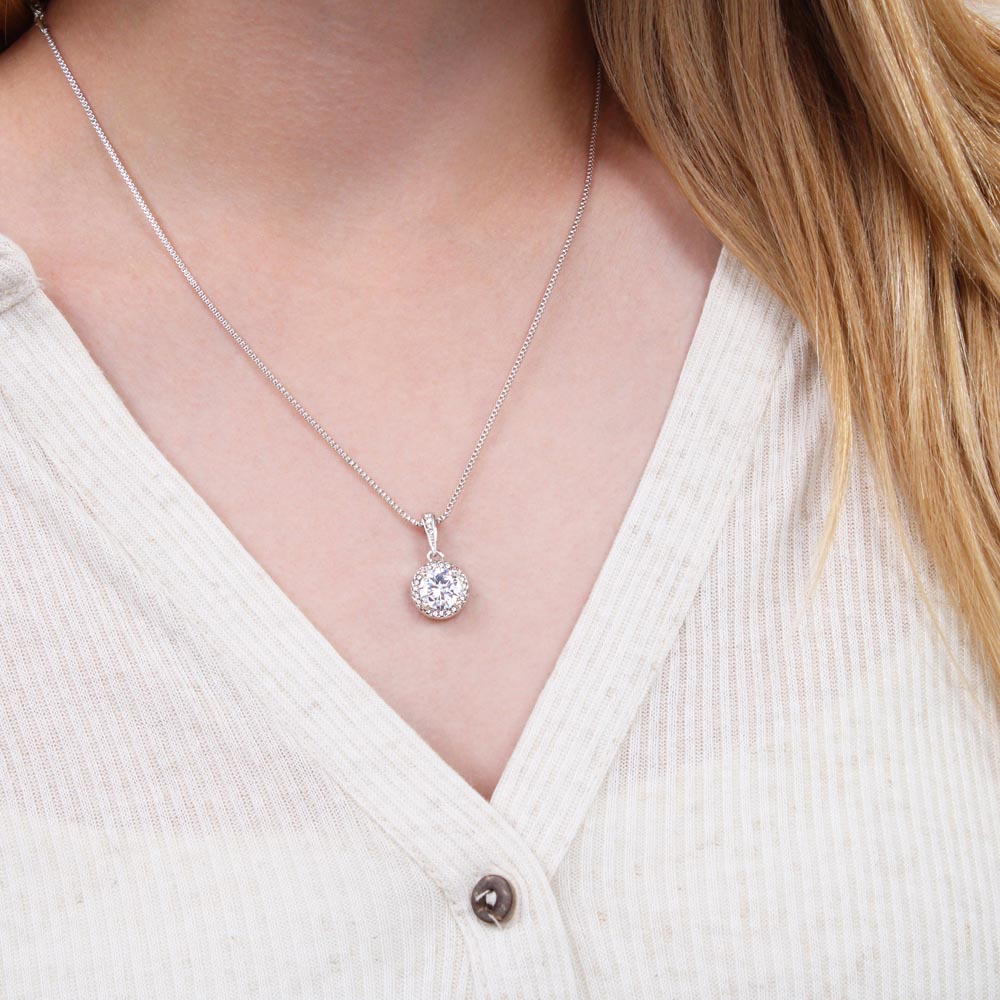 Collar Mikora Eternal Hope: Un destello de Esperanza y Resiliencia