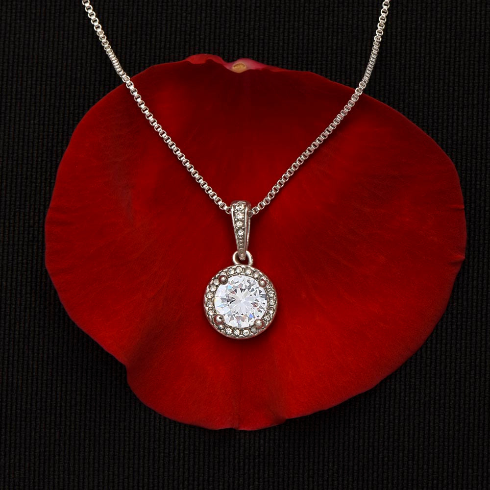 Collar Eternal Hope: "Mi Mayor Orgullo" - Edición Especial Quinceañera (Acabado en Oro Blanco 14k)