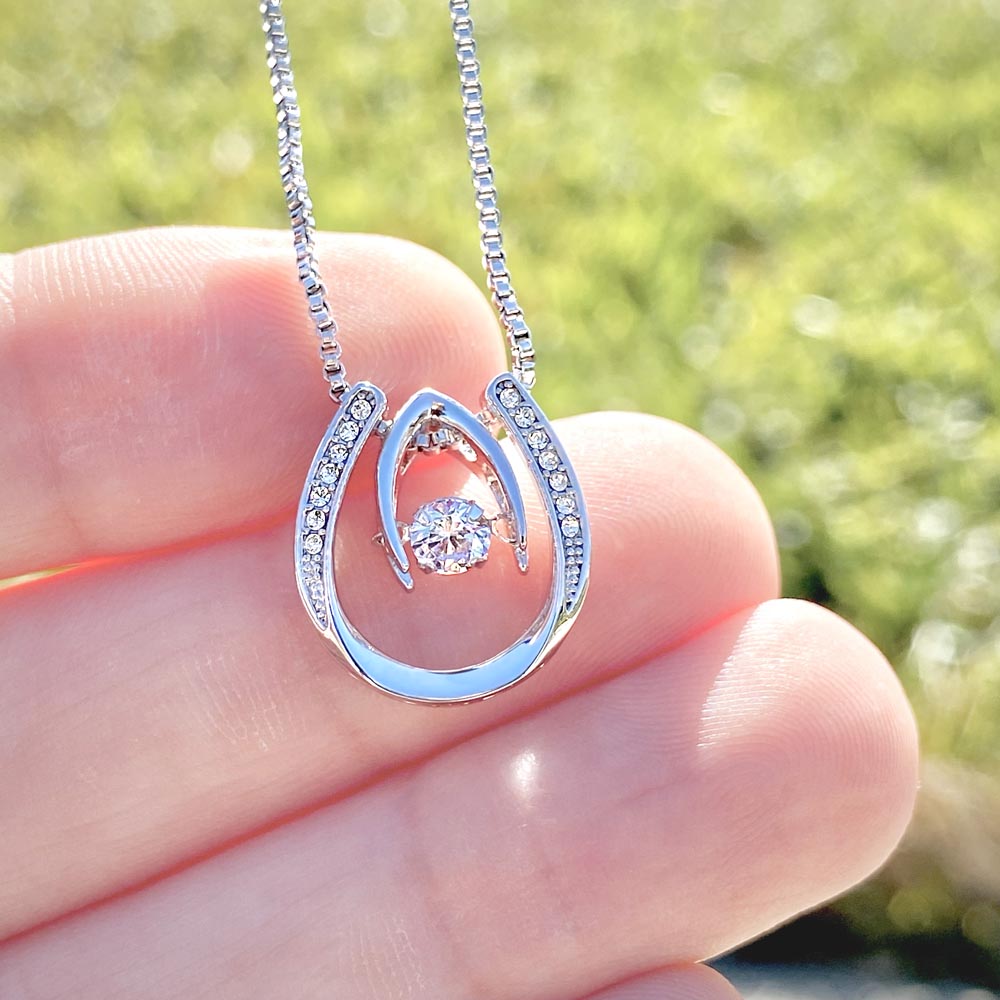 Collar MIKORA Lucky in Love Edición: "Raíces de Amor" – Regalo de Legado para Abuela | Baño de Oro Blanco 14K y Cristal de la Fortuna