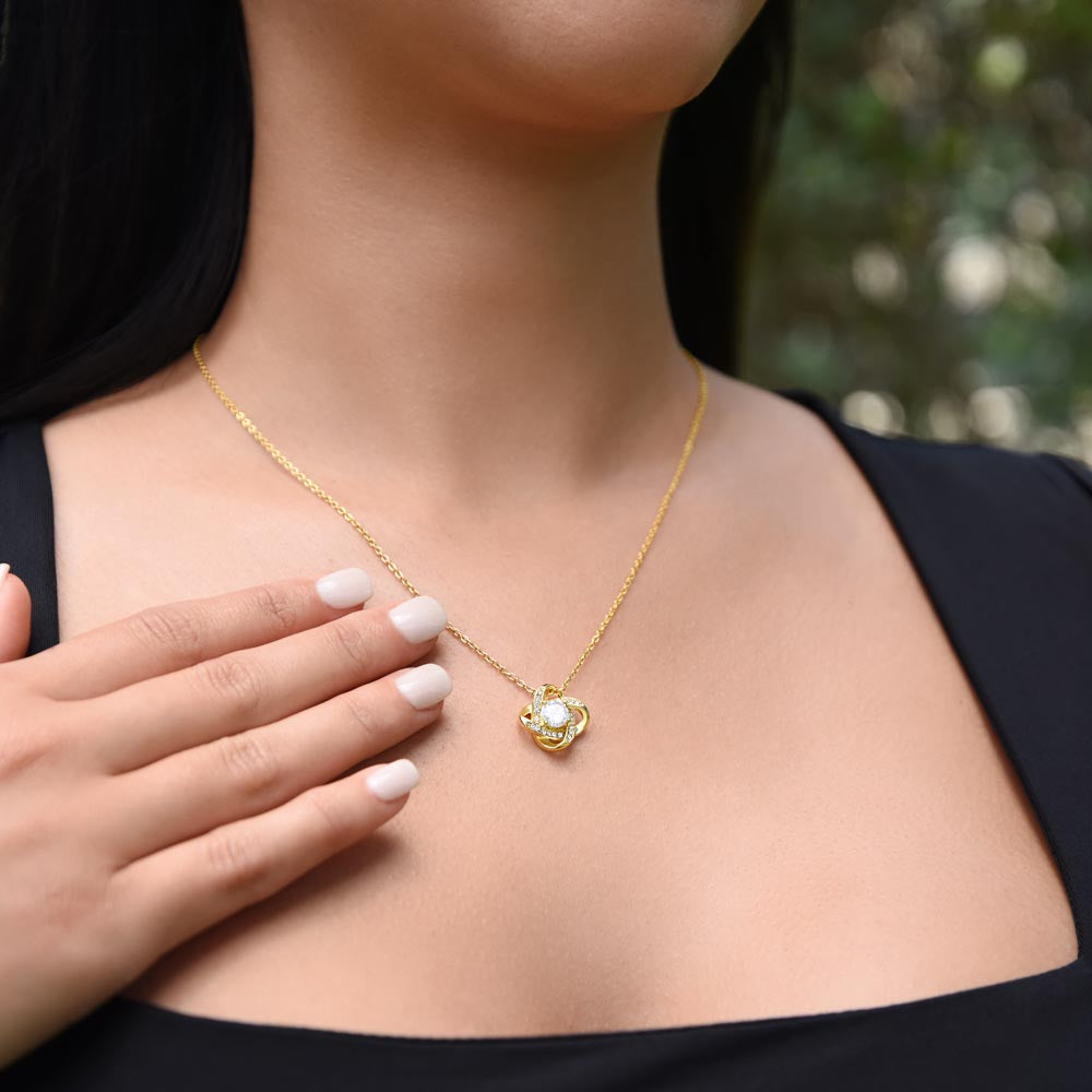 Collar Mikora Love Knot: Vínculo Inquebrantable | Regalo para Mamá