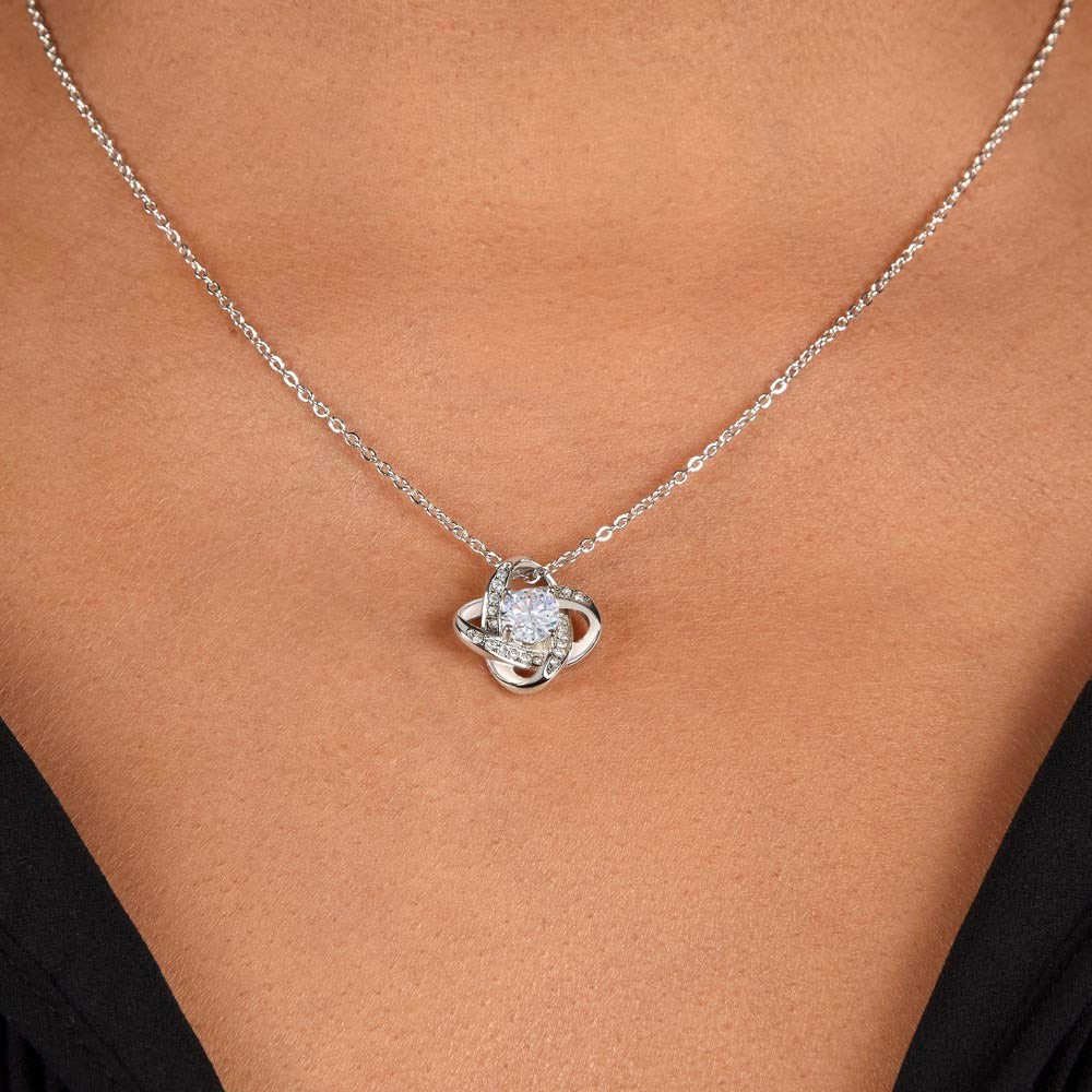 Collar Love Knot: "Nunca Estarás Sola" - El Detalle que Ella Guardará por Siempre (Acabado Oro 14q-18q)