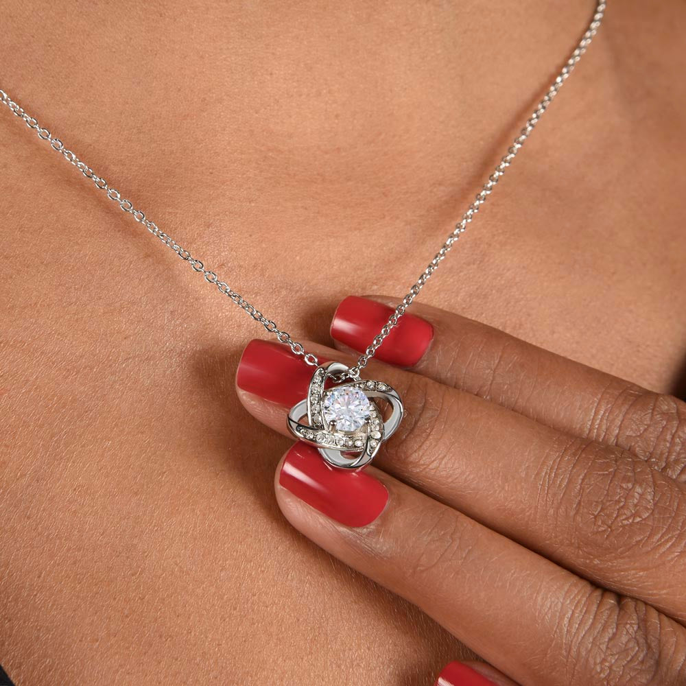 Collar Mikora Love Knot: Vínculo Inquebrantable | Regalo para Mamá