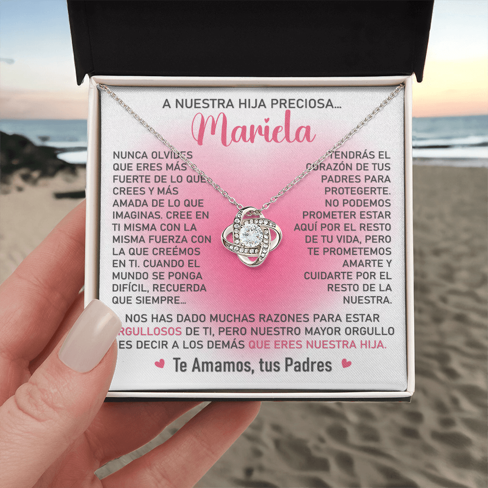 Collar Mikora Love Knot: Edicion "Orgullosos que eres nuestra hija" (Acabado en Oro de 14q - 18q)