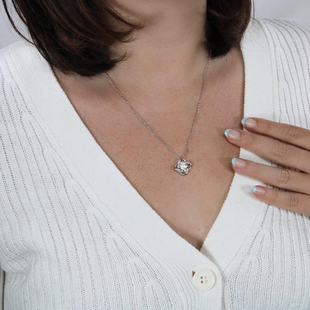 Collar Mikora Love Knot: Nudo de Amor que une corazones