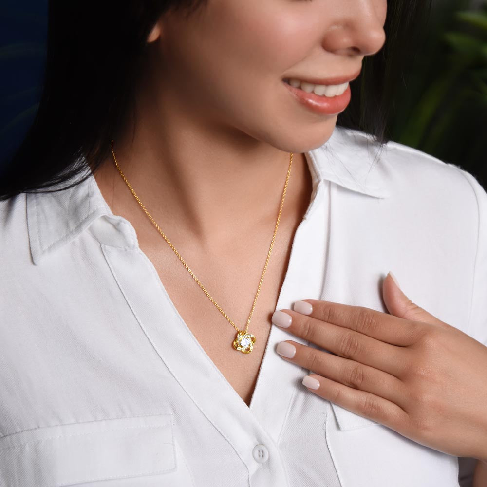 Collar Mikora Love Knot: Nudo de Amor que une corazones