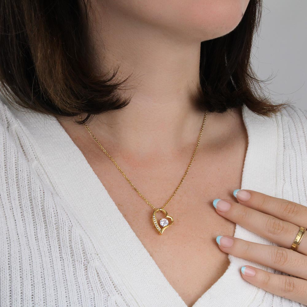 Collar Mikora Forever Love: captura la esencia de un sentimiento eterno.