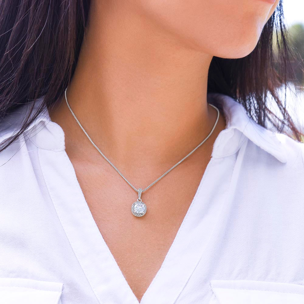 Collar Mikora Eternal Hope: Un destello de Esperanza y Resiliencia