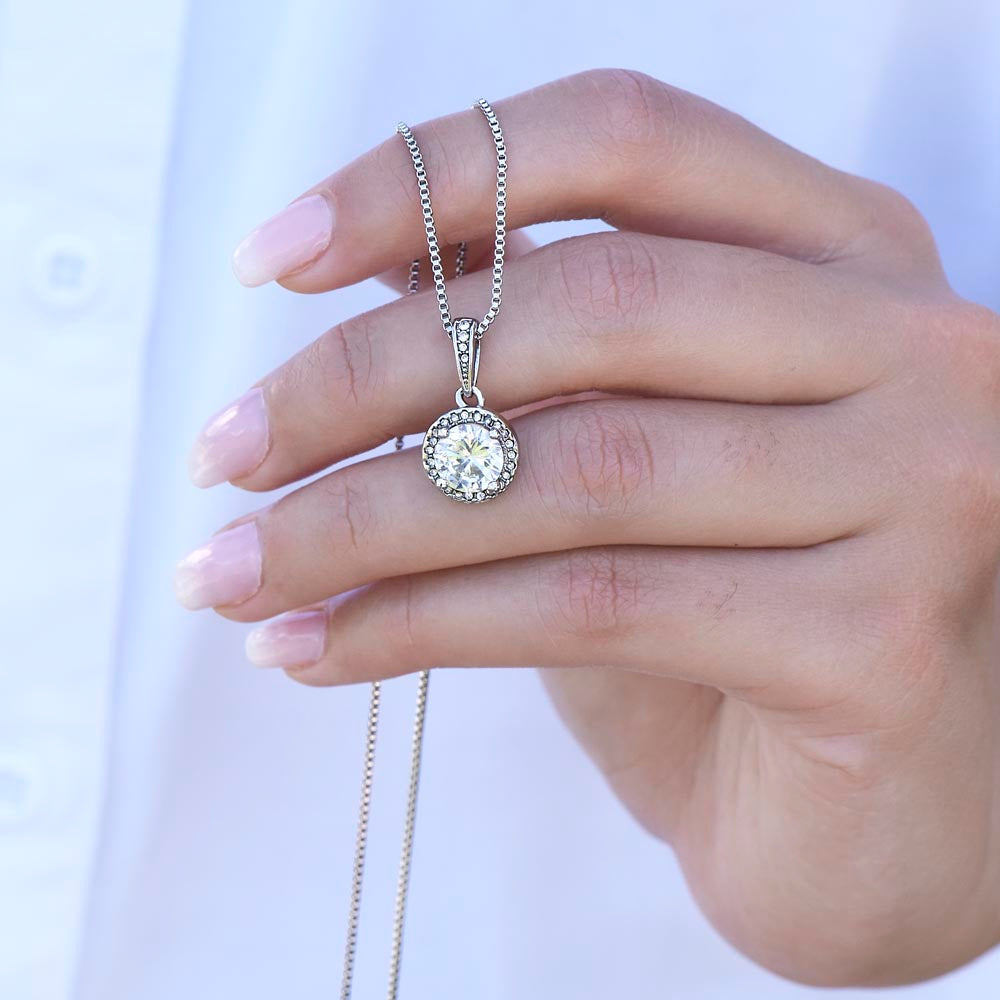 Collar Mikora Eternal Hope: Un destello de Esperanza y Resiliencia