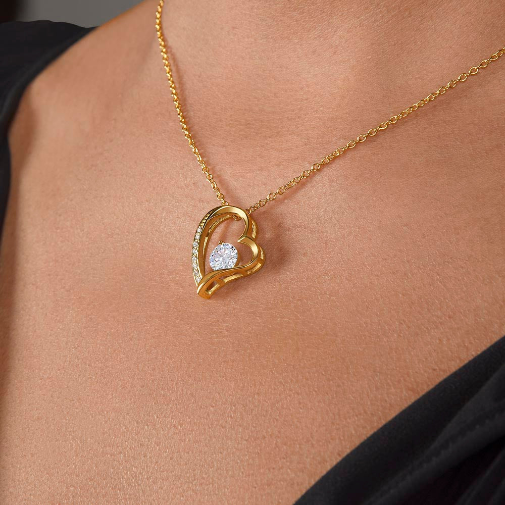 Collar Mikora Forever Love: El Abrazo de una Madre | Regalo para Mamá