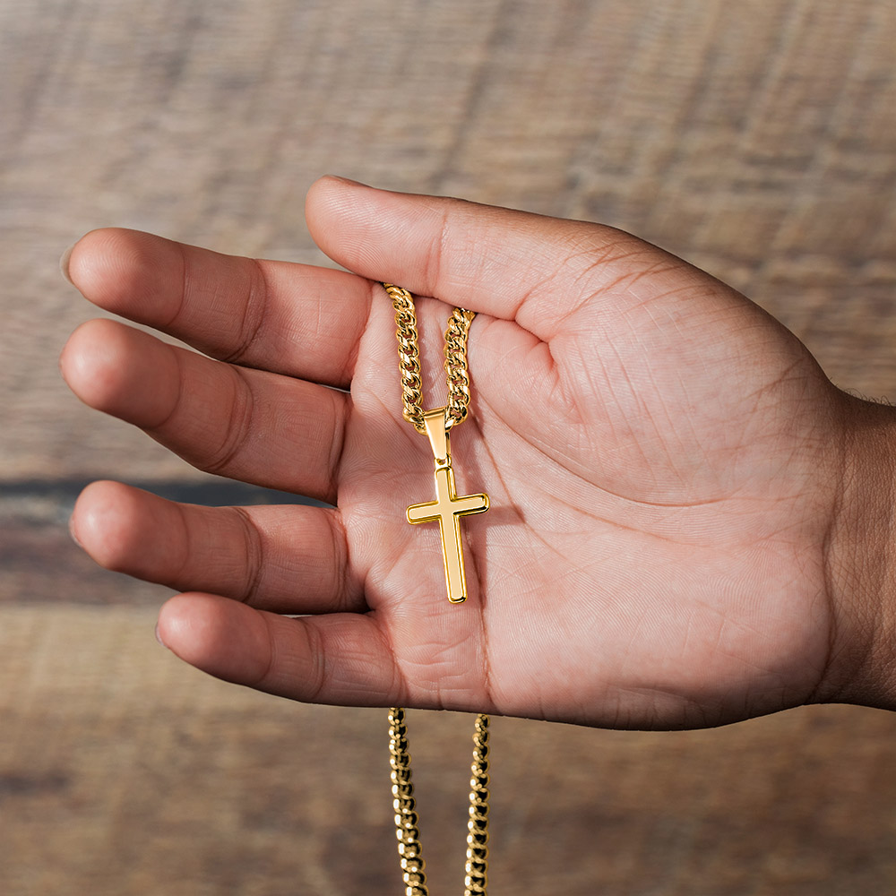 Collar Mikora Artisan Cross & Cuban Link: El Orgullo de un Hijo (Acabado en Oro o Acero)